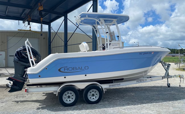 2023 Robalo R222 Explorer 